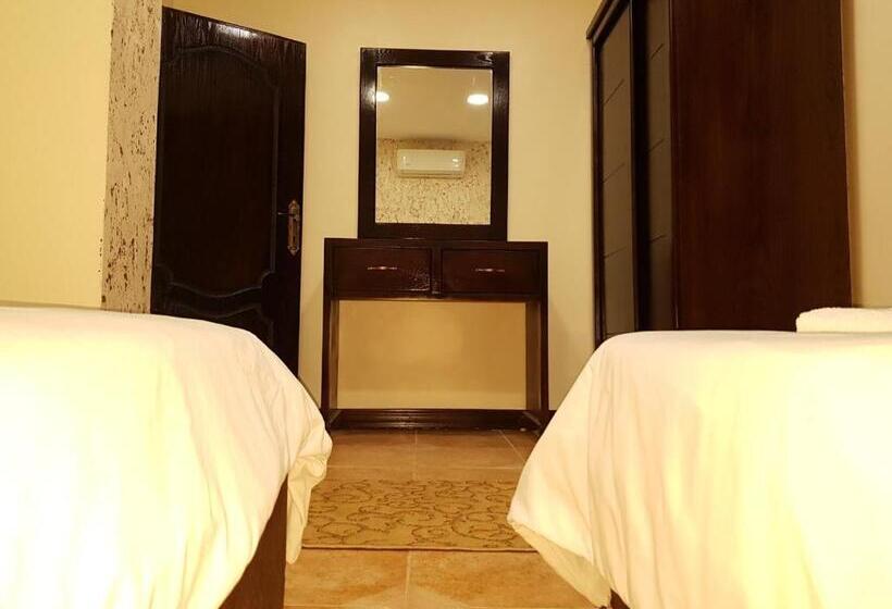 اتاق استاندارد سه نفره, Siveen