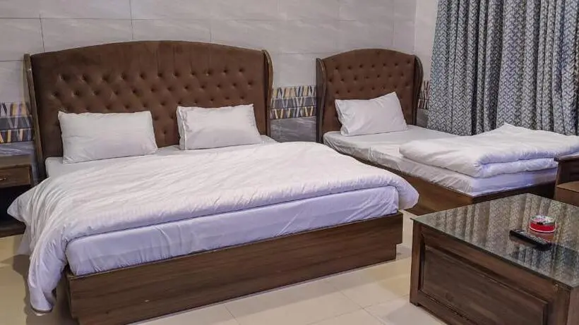 اتاق ساده سه نفره, Swat Guest House