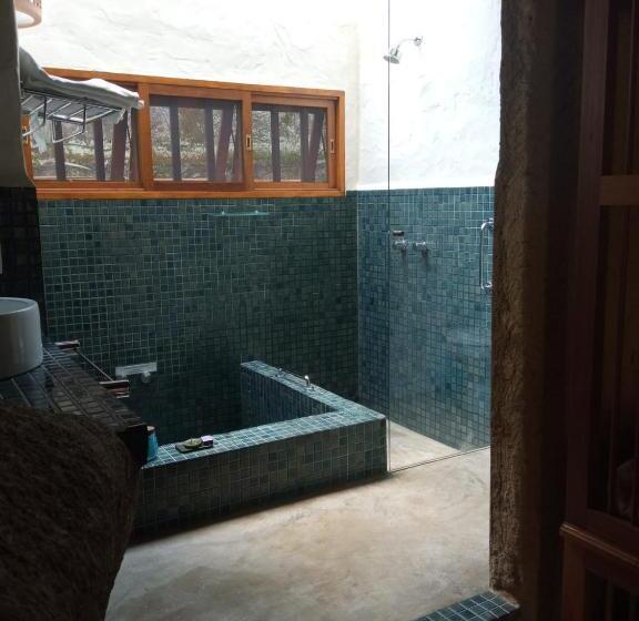 اتاق لوکس, Refúgio Guest House