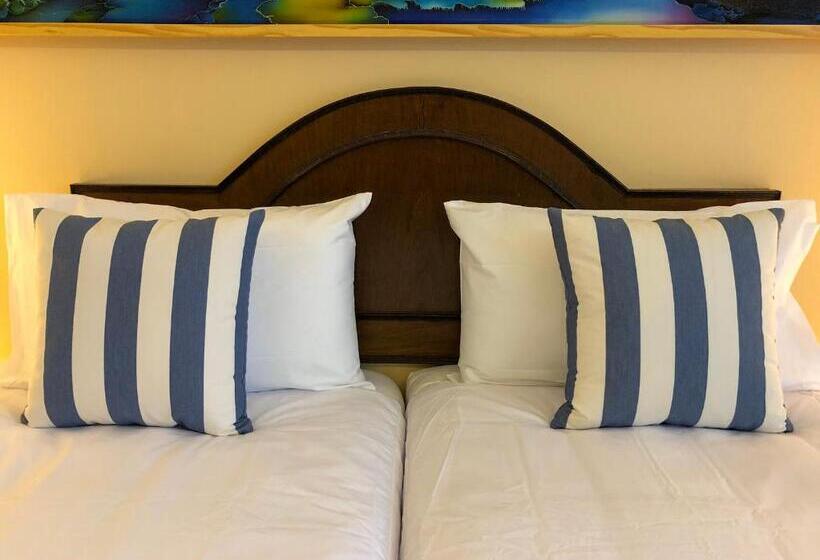 デラックスルーム, Ginis Beach Resort