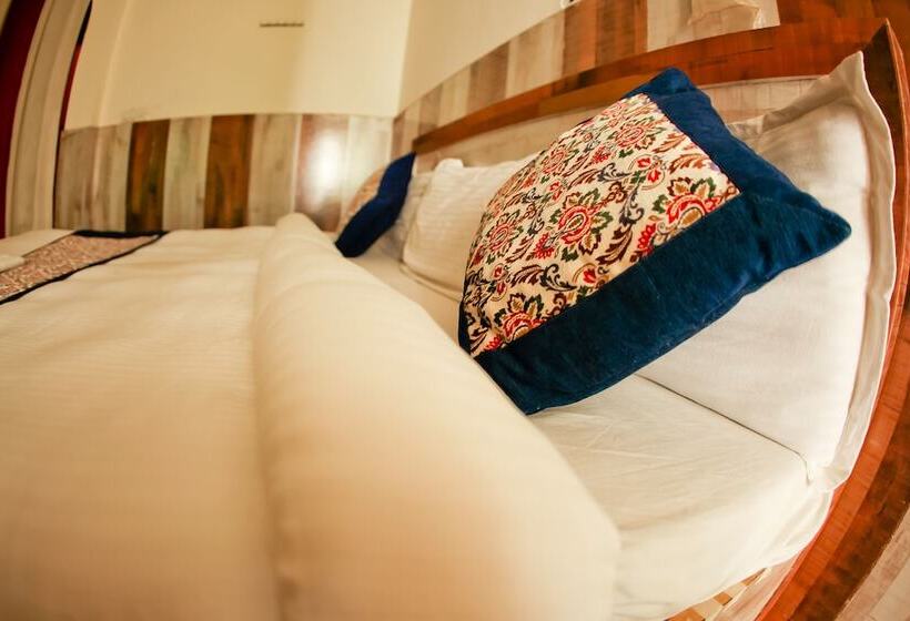 Quarto Deluxe, Ln Hotel And Restaurant   Hostel