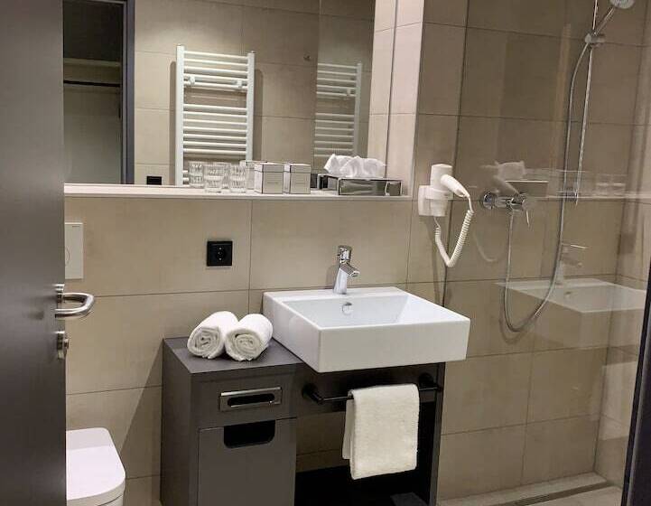 غرفة قياسية ثلاثية, Jufa Hotel Laterns   Klangholzhus