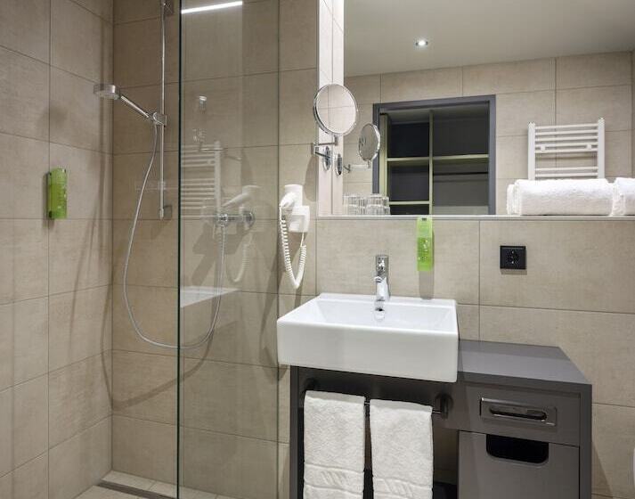 غرفة قياسية ثلاثية, Jufa Hotel Laterns   Klangholzhus