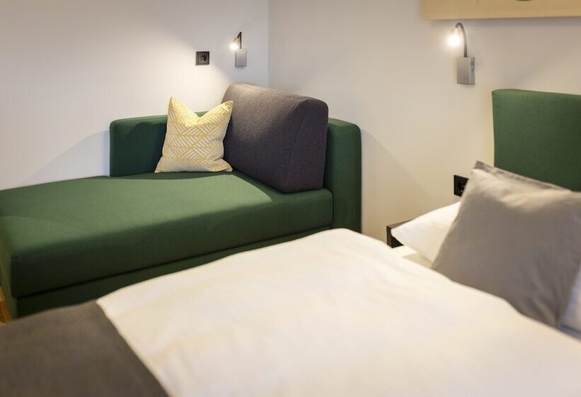 Номер Стандарт Трехместный, Jufa Hotel Laterns   Klangholzhus