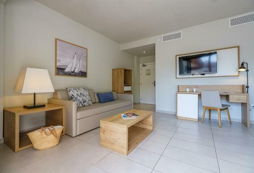 جناح جونيور, Estival Eldorado Resort