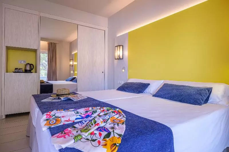 اتاق استاندارد با چشمانداز دریا, Estival Eldorado Resort