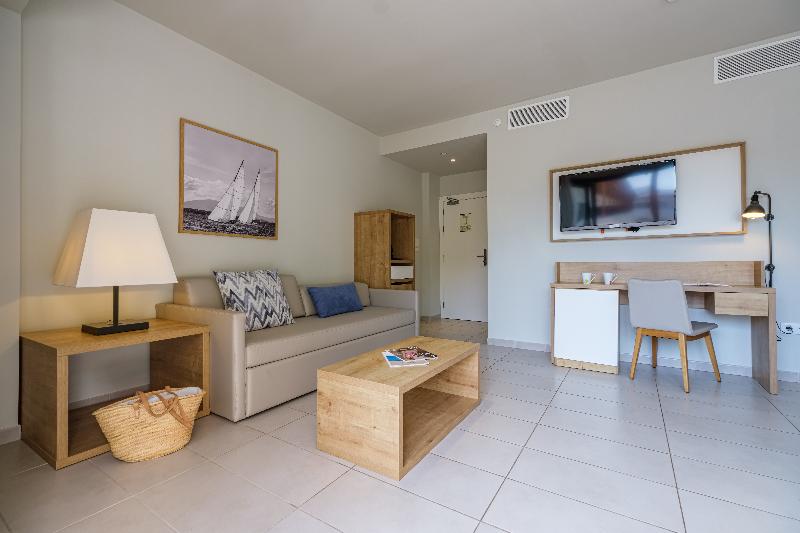 جناح جونيور, Estival Eldorado Resort