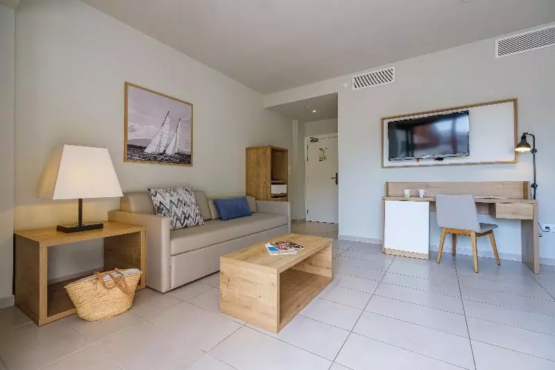 سوییت جونیور, Estival Eldorado Resort