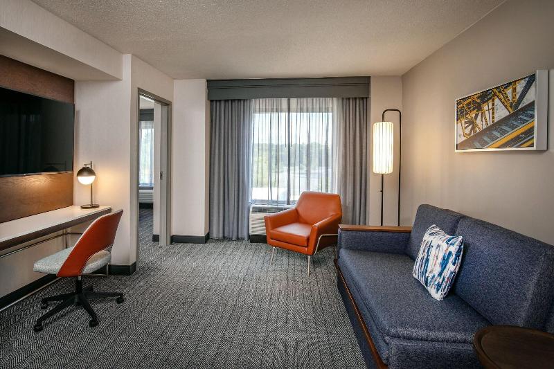 Люкс Кровать Кинг, Courtyard By Marriott Boston Billerica Bedford