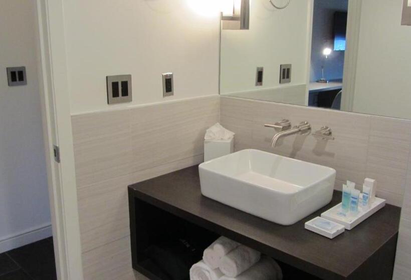 Номер Стандарт, Harbor House At Pier 21