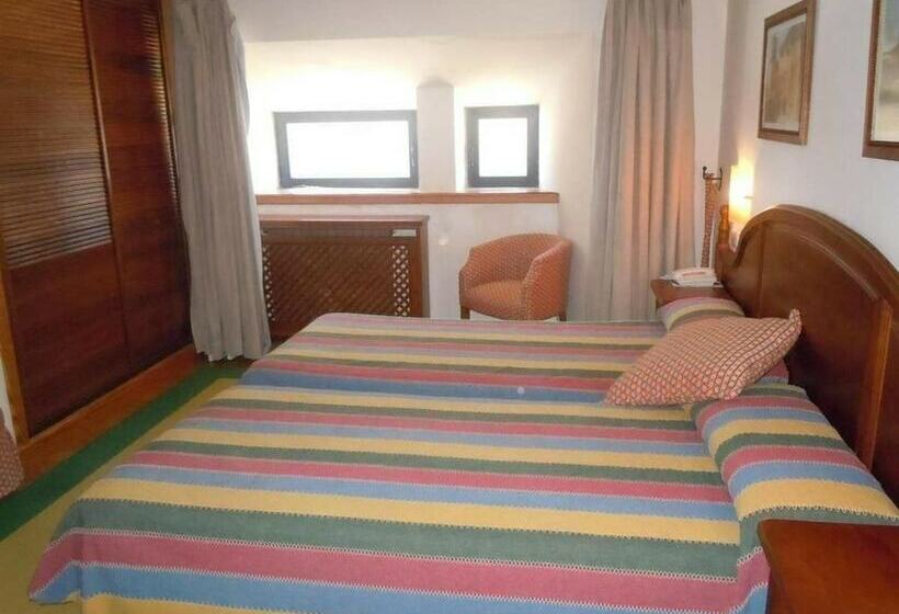 스탠다드 룸, Hospedería Del Santuario De La Peña De Francia