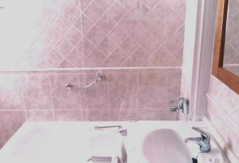 غرفة قياسية, Hospedería Del Santuario De La Peña De Francia