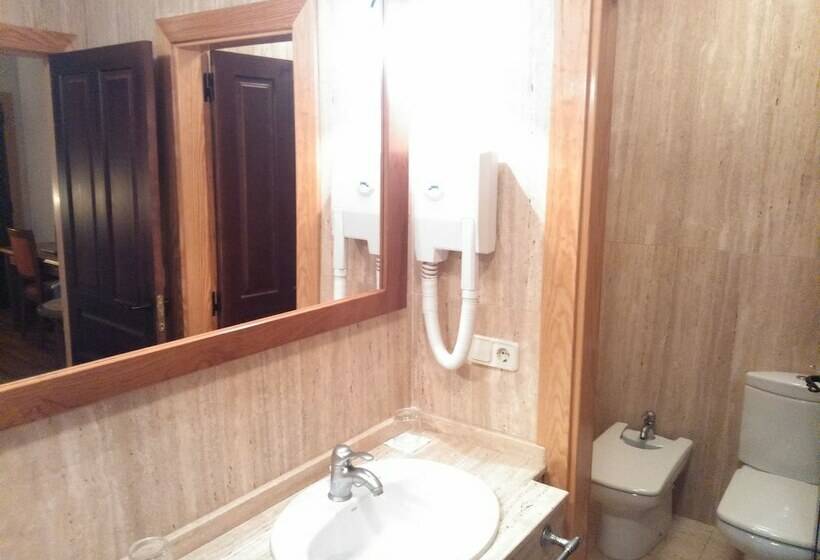 스탠다드 룸, Hospedería Del Santuario De La Peña De Francia