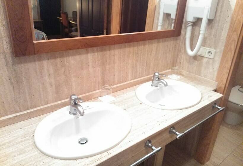 غرفة قياسية, Hospedería Del Santuario De La Peña De Francia