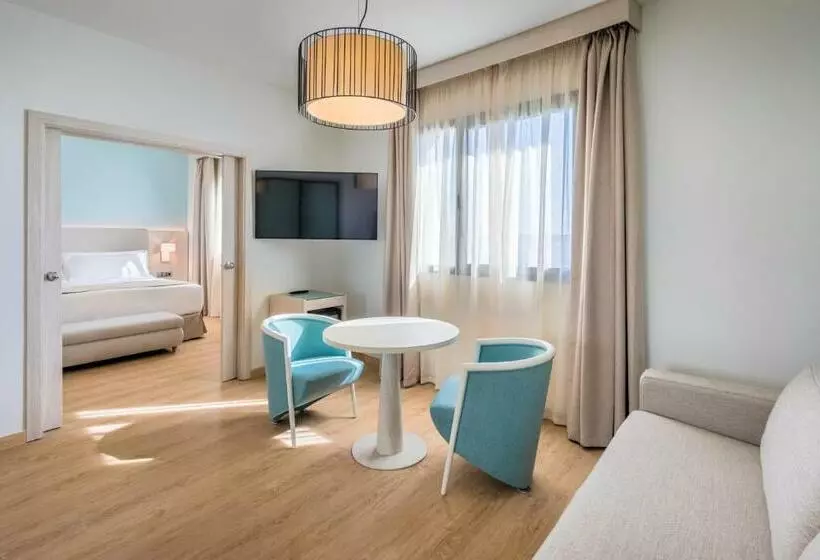 سوییت جونیور, Occidental Sevilla Viapol