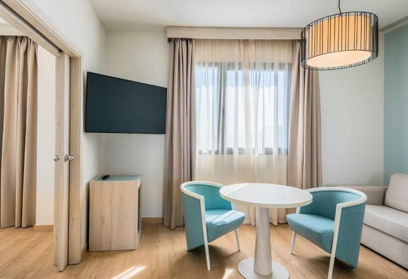 سوییت جونیور, Occidental Sevilla Viapol