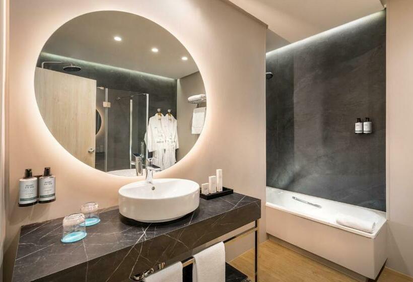 سوییت جونیور, Occidental Sevilla Viapol