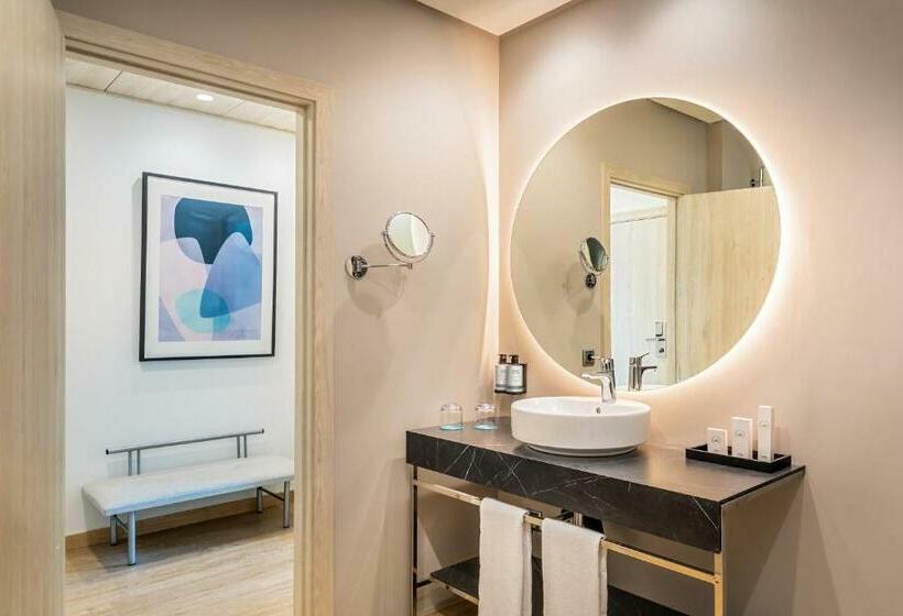 سوییت جونیور, Occidental Sevilla Viapol