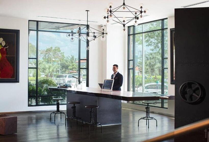 اتاق لوکس با تخت بزرگ, Renaissance Riverside Hotel Saigon