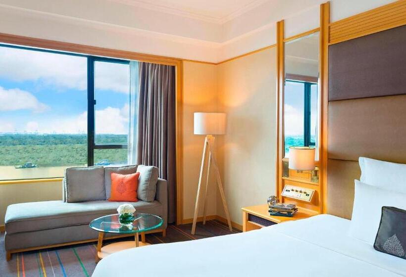 اتاق لوکس با تخت بزرگ, Renaissance Riverside Hotel Saigon