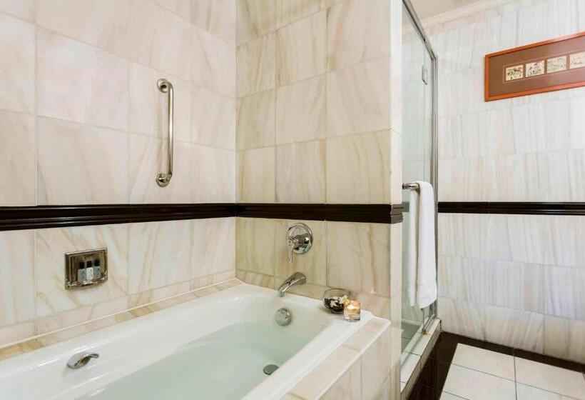 Deluxe Suite King Bed, Renaissance Riverside Hotel Saigon