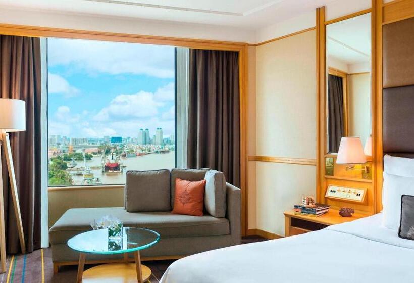 Deluxe Suite King Bed, Renaissance Riverside Hotel Saigon