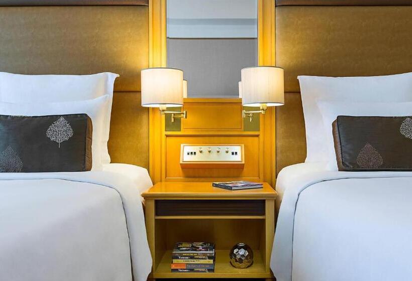 اتاق کلاب, Renaissance Riverside Hotel Saigon