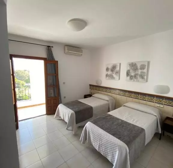 Chambre Supérieure, Simón