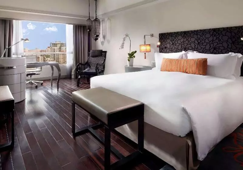 シティビューのデラックスルーム, Sofitel Saigon Plaza