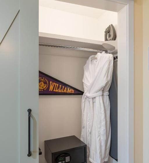 غرفة قياسية سرير كينج, The Williams Inn