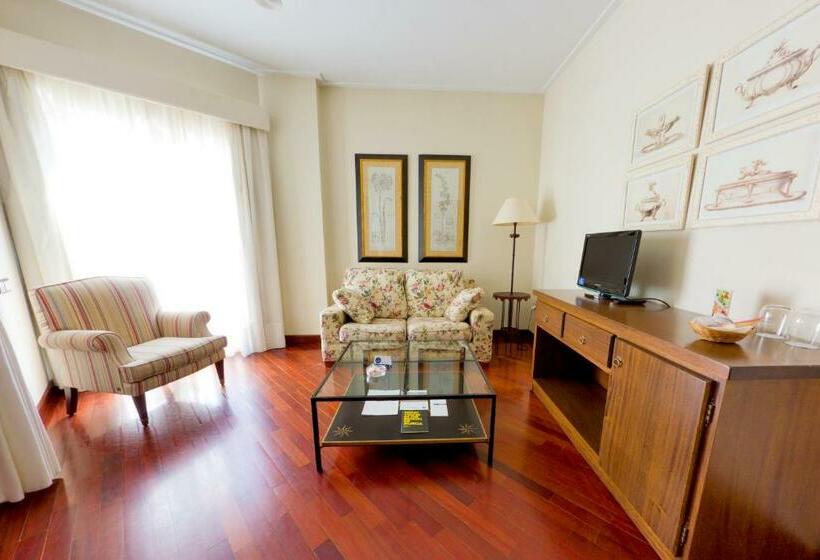 小型套房, Traina