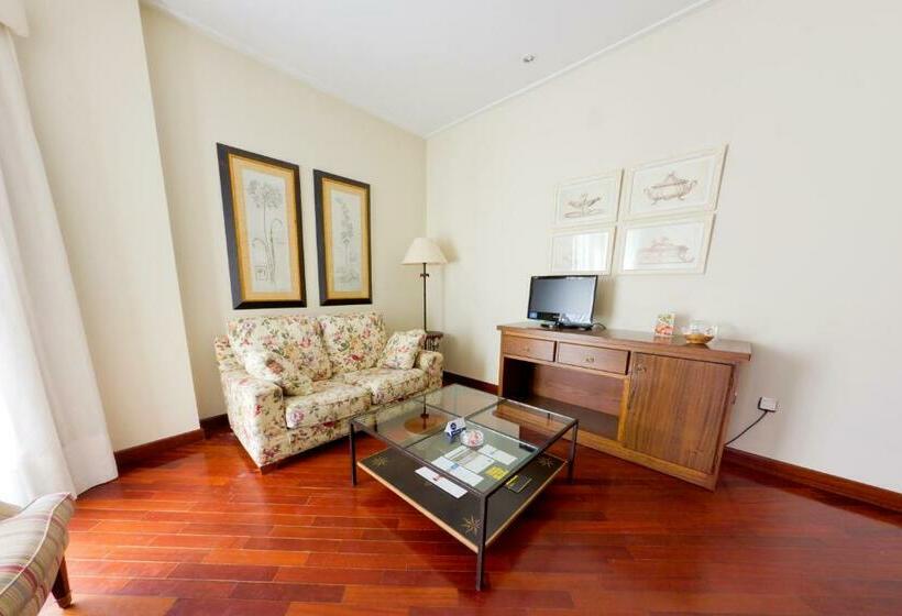 小型套房, Traina