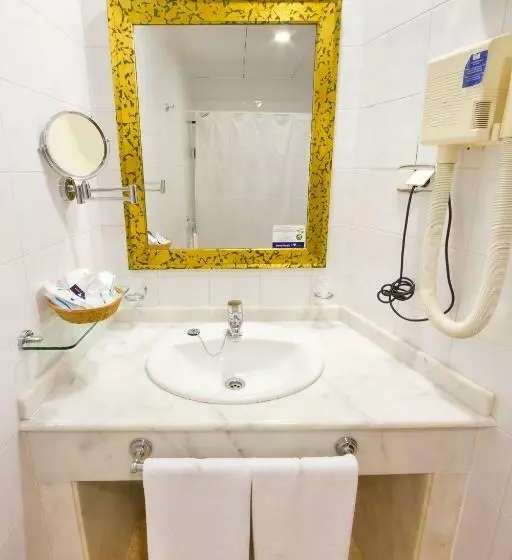 اتاق سوپریور خانوادگی, Traina