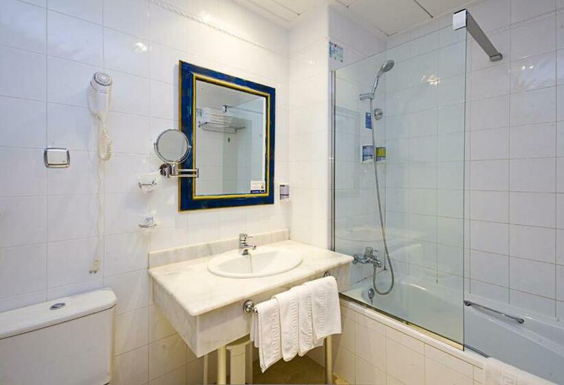 高级家庭房间, Traina