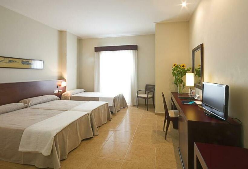 标准三人间, Traina