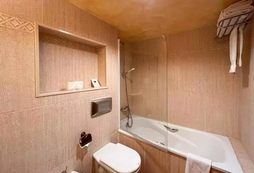 Habitació Triple Estàndard amb Balcó, Vila De Tossa
