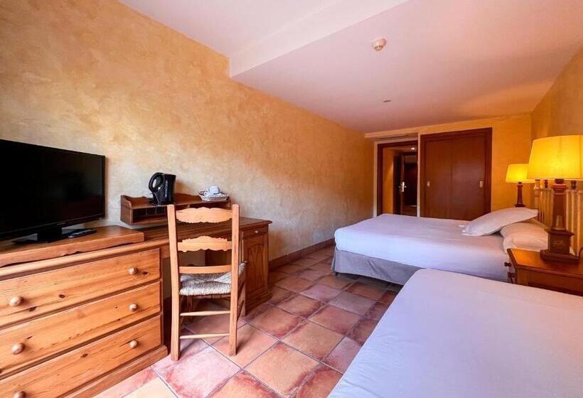 Трехместный Номер Стандарт с Балконом, Vila De Tossa