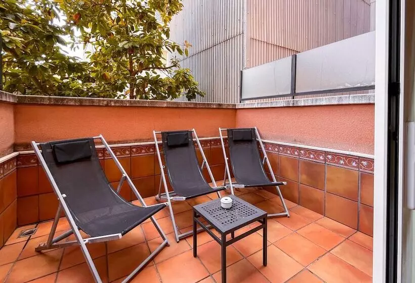 Habitació Triple Estàndard amb Balcó, Vila De Tossa