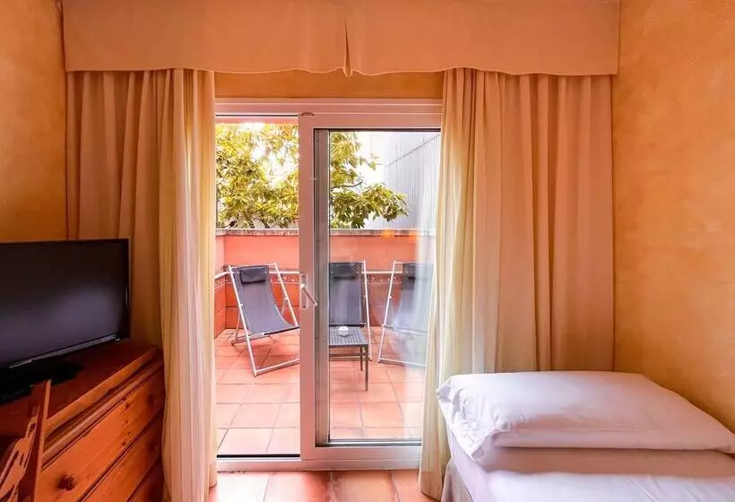 Habitació Triple Estàndard amb Balcó, Vila De Tossa
