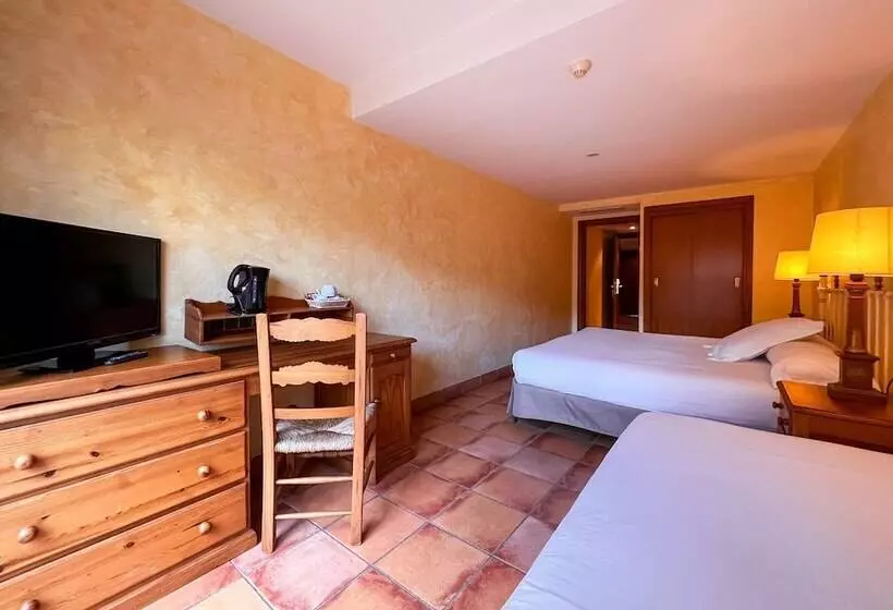 Habitació Triple Estàndard amb Balcó, Vila De Tossa