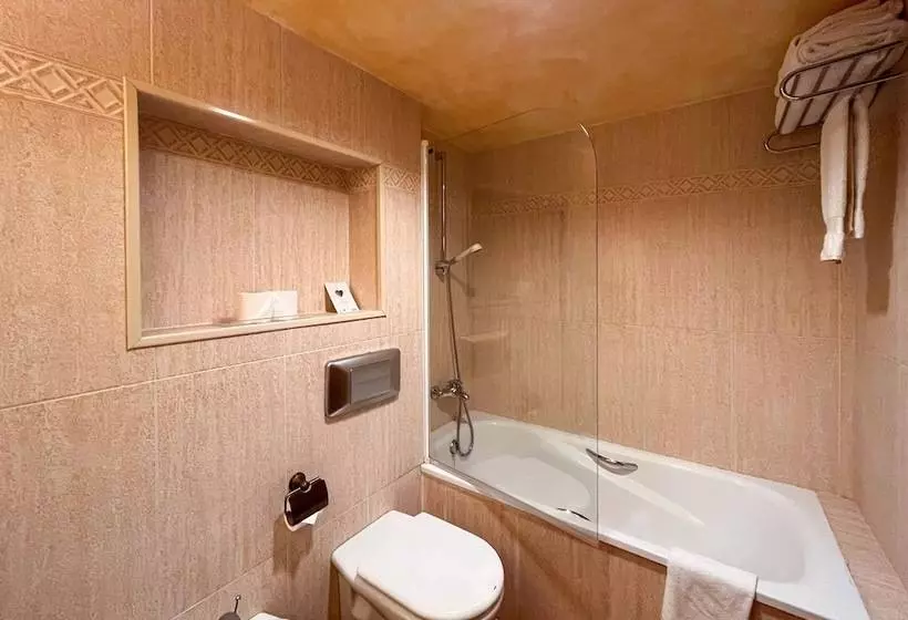 Habitació Triple Estàndard amb Balcó, Vila De Tossa