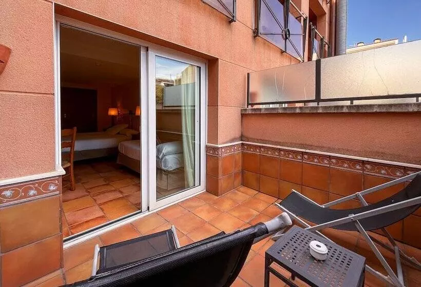 Habitació Triple Estàndard amb Balcó, Vila De Tossa