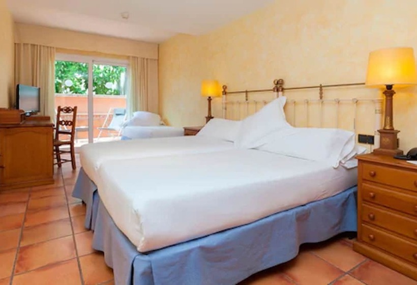 غرفة قياسية ثلاثية مزودة بشرفة, Vila De Tossa