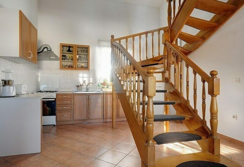 דירת חדר, Apartment Lenka / Three Bedroom