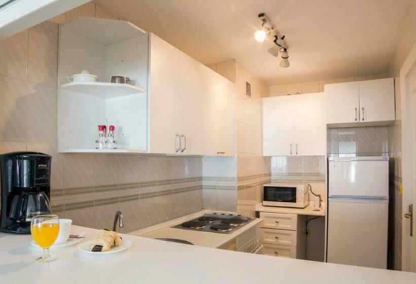 شقة 3 غرف مطلة على البحر, First Flatotel International