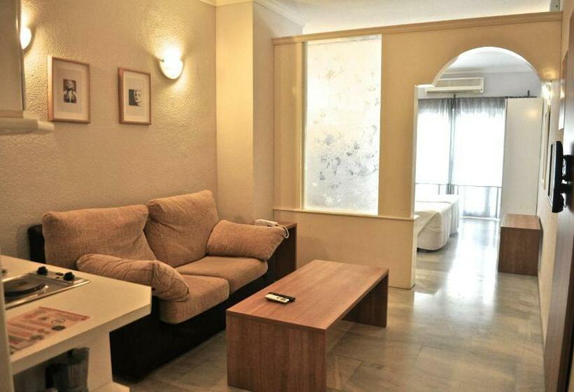 إستوديو قياسى ذو إطلالة جانبية على البحر, First Flatotel International