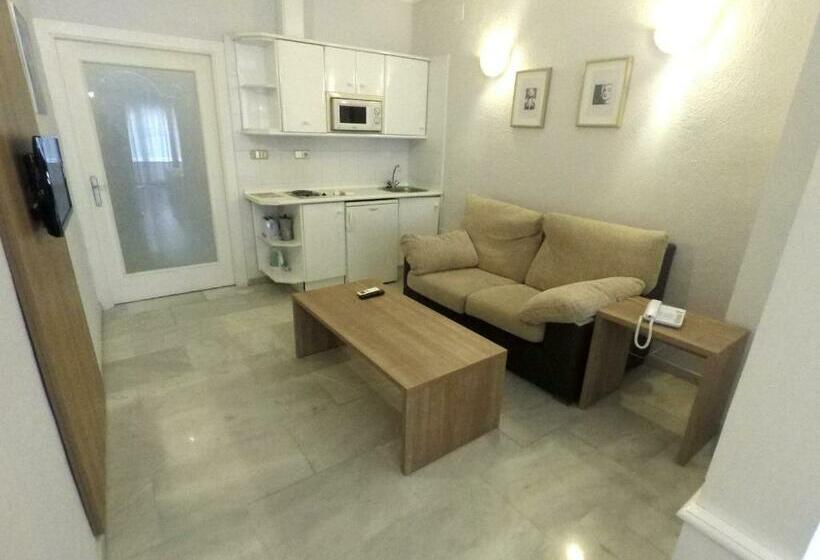 إستوديو قياسى ذو إطلالة جانبية على البحر, First Flatotel International