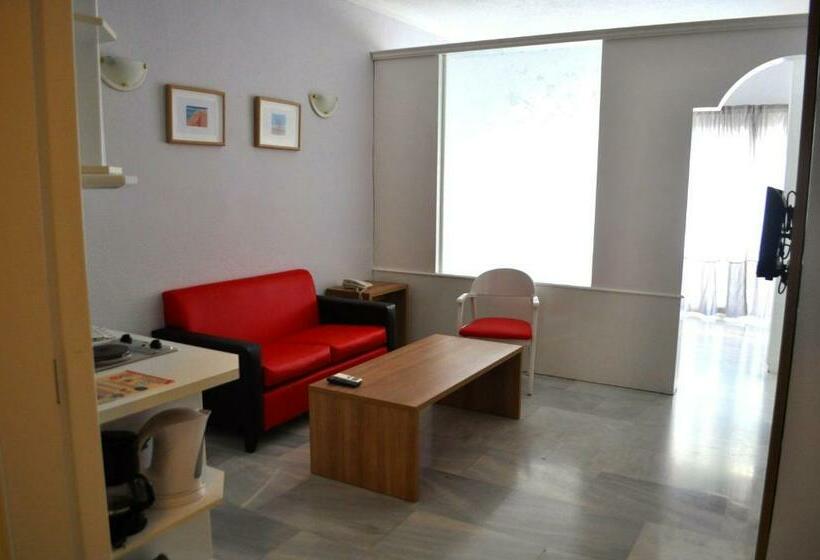 إستوديو قياسى ذو إطلالة جانبية على البحر, First Flatotel International