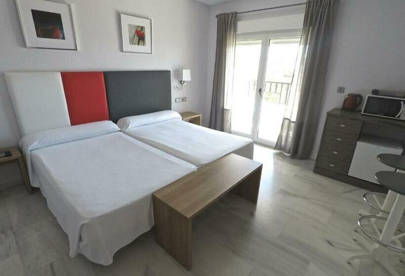 غرفة سوبيريور مطلّة علي البحر, First Flatotel International