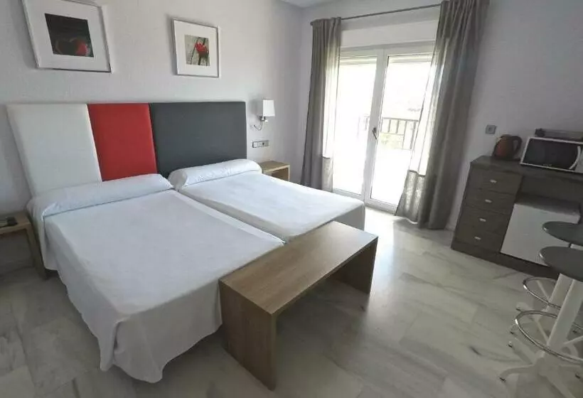 اتاق سوپریور با چشمانداز دریا, First Flatotel International